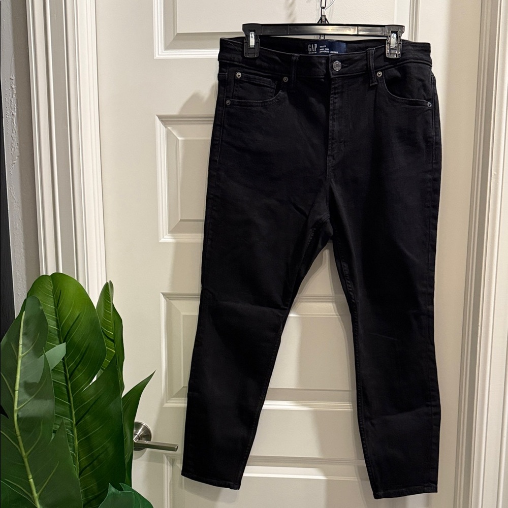 GAP Women’s High Rise Black Jeans